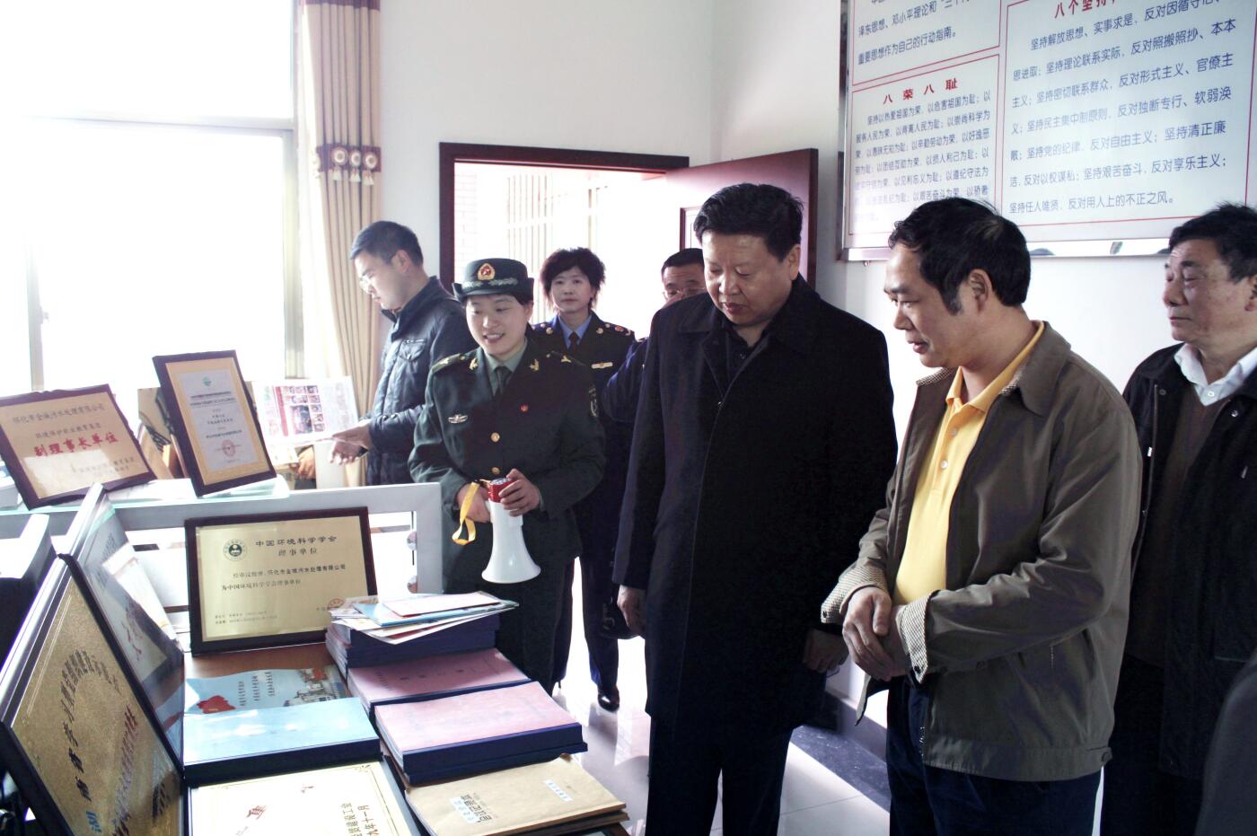 2011年3月，國家工商局總局個(gè)體司司長李玉家受中央組織部委托視察公司黨建工作.JPG